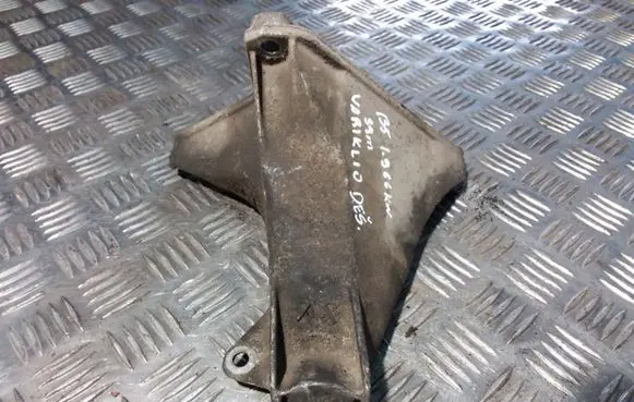 Volkswagen PASSAT B5 Engine mounting bracket 8D0199308L