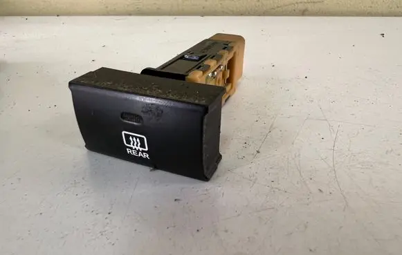 Hyundai Santa Fe Windscreen/window heater switch 202002962