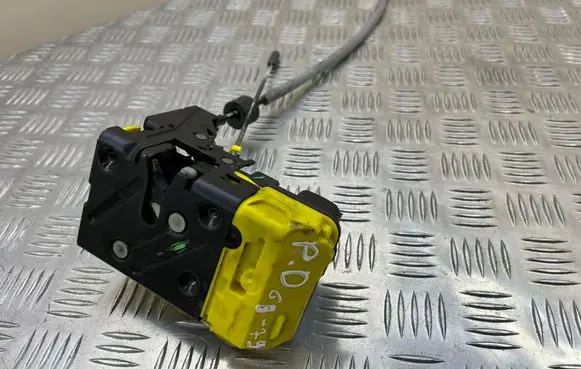 Volvo S60 Front door lock 30699749