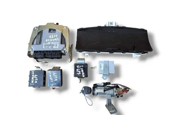 Toyota Corolla E120 E130 Engine ECU kit and lock set 0281011733 89661-02A90