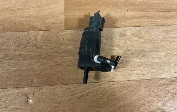 Volkswagen Golf V Windscreen/windshield washer pump 1K6955651 6040189