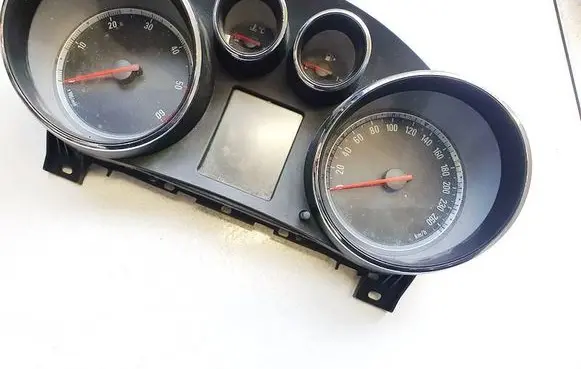 Opel Insignia A Speedometer (instrument cluster) 13333344 365903926