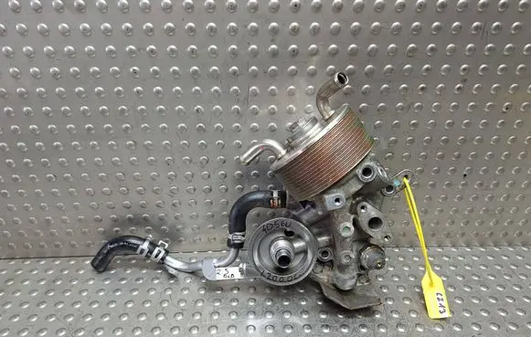 Mitsubishi L200 Oil filter mounting bracket 