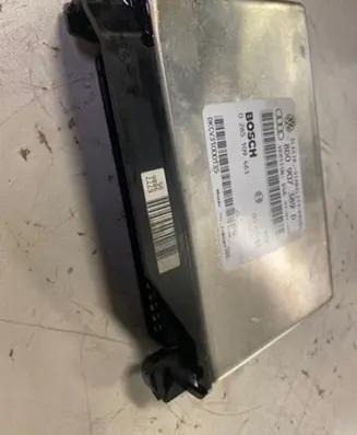 Volkswagen PASSAT B5.5 Air suspension control unit module (rear) 8D0907389D 0265109463
