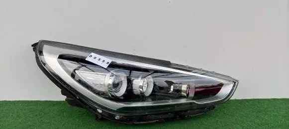 Hyundai i30 Headlight/headlamp 92102G4100
