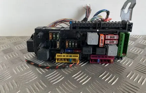 Mercedes-Benz E W212 Fuse module 2129060005 2129012304 2129021201