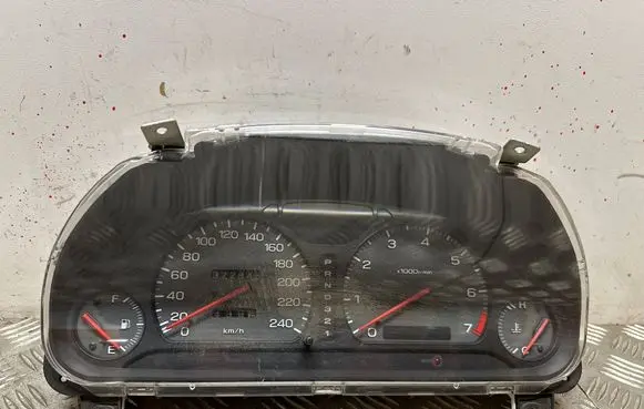 Subaru Legacy Speedometer (instrument cluster) 0201064