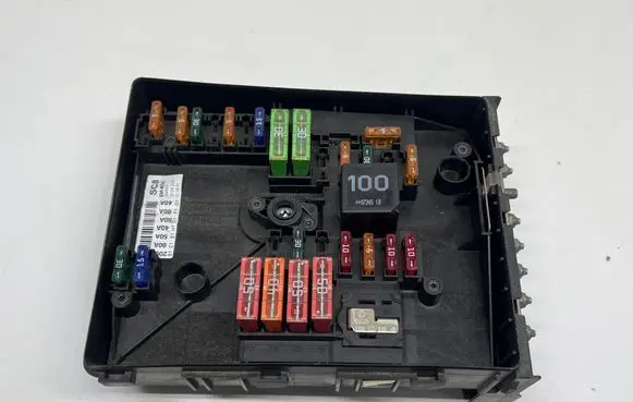 Volkswagen Golf Plus Fuse module 1K0937125