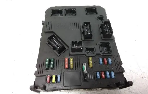 Peugeot 407 Fuse module 9655708380 BSIS0200