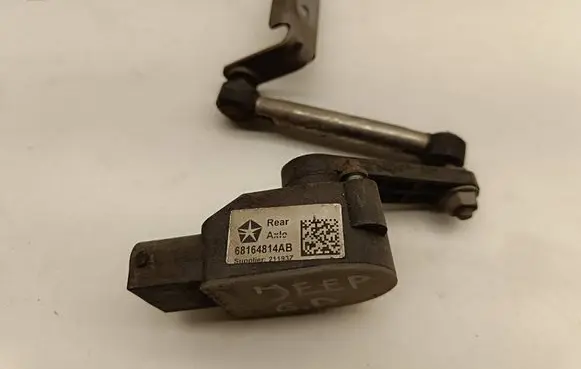 Jeep Grand Cherokee Rear air suspension level height sensor 68164814AB 211917 211937