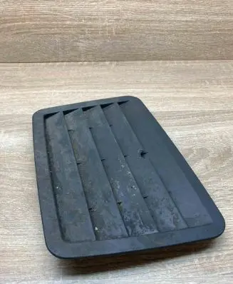 Mercedes-Benz E W211 Dash center air vent grill A2118310236 Damaged
