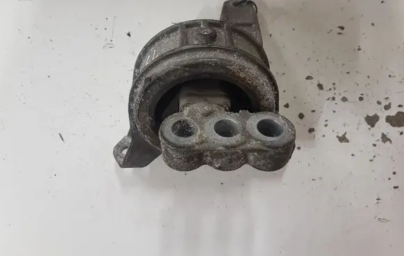 Engine mount bracket