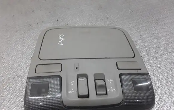 Subaru B9 Tribeca Front seat light