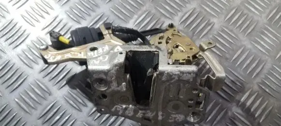 Mercedes-Benz C W202 Rear door lock 2027300635