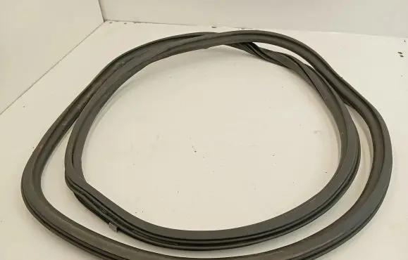 Audi Q7 4M Front door rubber seal 4M0831721