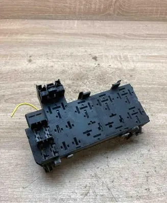 Renault Scenic I Fuse module 7703297193