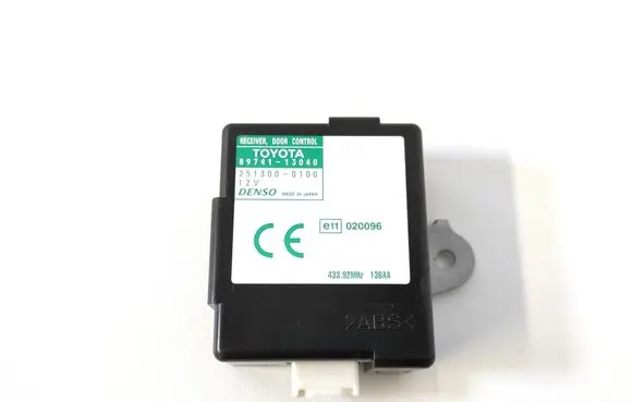 Toyota Corolla Verso E121 Door central lock control unit/module 89741-13040