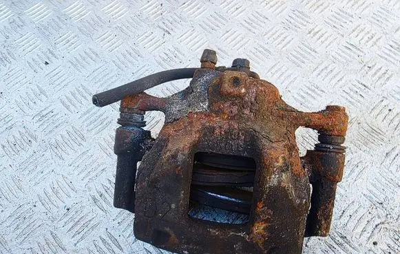 Toyota Auris E180 Front brake caliper 