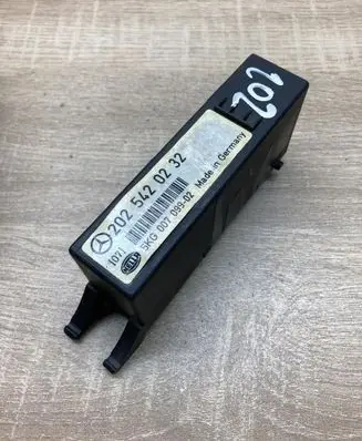 Mercedes-Benz C W202 Light module LCM 2025420232 5KG007099