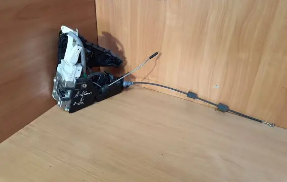 Mercedes-Benz A W169 Front door lock 1697202536