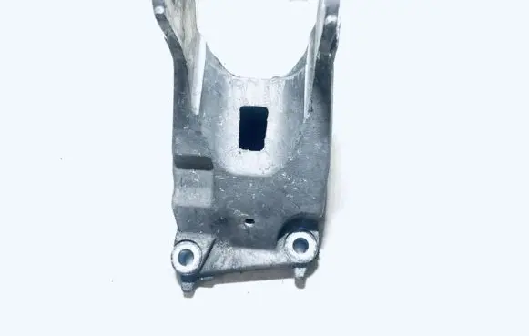 Peugeot 607 Engine mounting bracket 9653919280