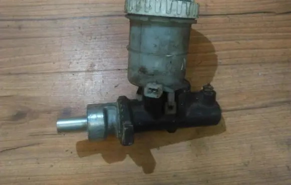 Mitsubishi Carisma Master brake cylinder
