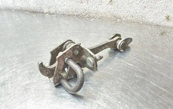 Opel Astra H Rear door check strap stopper 09229751