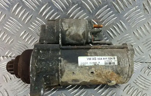 Volkswagen Polo Starter motor 02A911024B