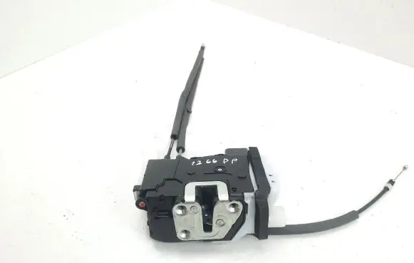Hyundai ix35 Front door lock 813202Y000