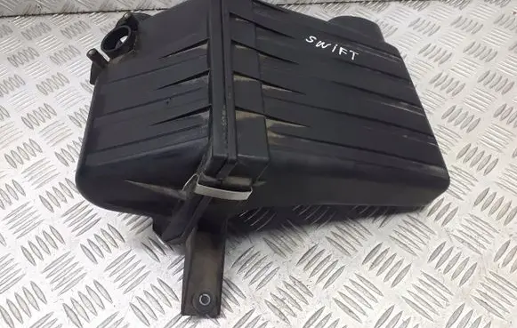Suzuki Swift I Air filter box E8024174