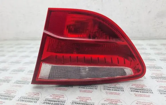 Tailgate rear/tail lights