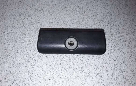 BMW 5 E39 Glove box lock 51168162018