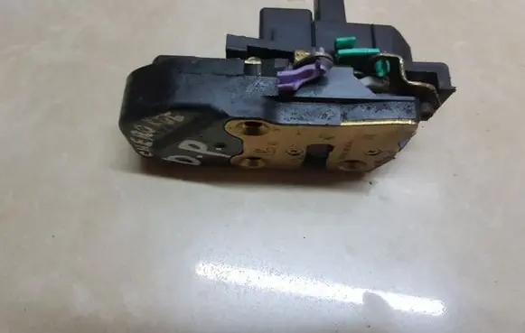 Jeep Grand Cherokee (WJ) Front door lock