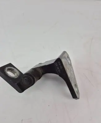 Volkswagen PASSAT B7 Front door upper hinge 3C0831402D