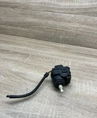 Audi A6 S6 C4 4A Headlight level adjustment motor 00728213