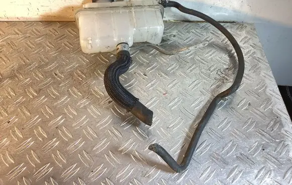 Lexus RX 450H Brake fluid reservoir 