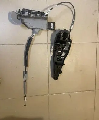 DS Automobiles 7 Crossback Coupe door lock (next to the handle) 9822245180 A048069