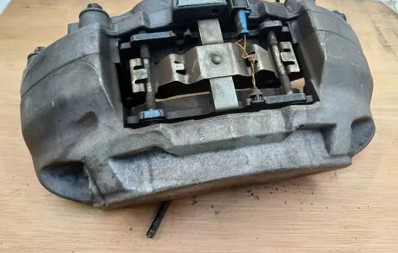 Mercedes-Benz C W205 Front brake caliper 20B69502