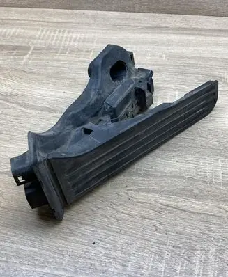 Volkswagen PASSAT B6 Accelerator throttle pedal 1K1721503L 6PV00860000