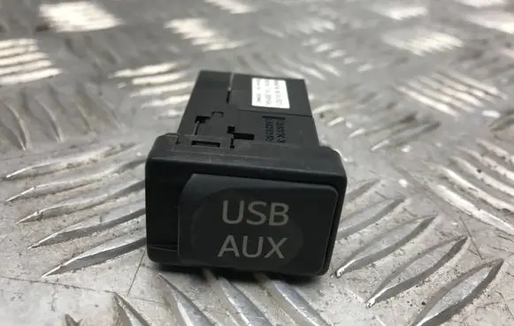 Lexus CT 200H USB socket connector 8619076010