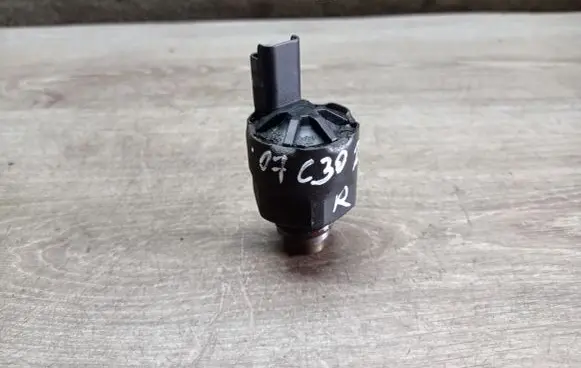 Volvo C30 Fuel pressure regulator 