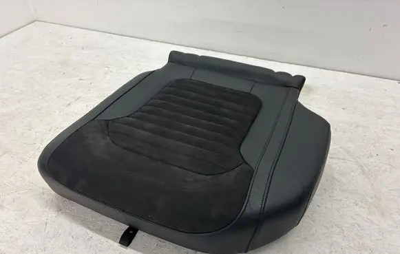 Volkswagen PASSAT B7 Rear seat