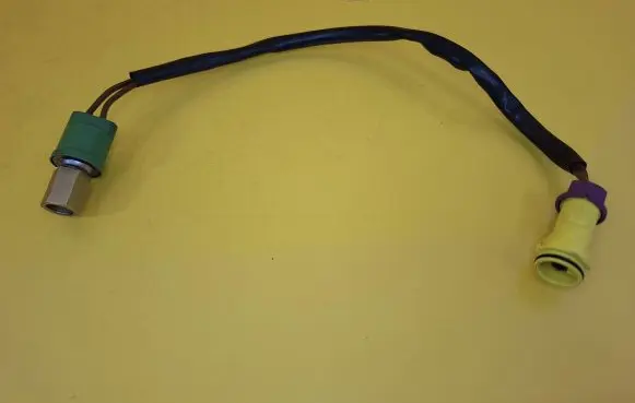 Audi 80 90 B3 Air conditioning (A/C) pressure sensor 8A0959482AB