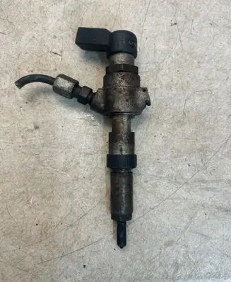 Ford Kuga I Fuel injector 9657144580
