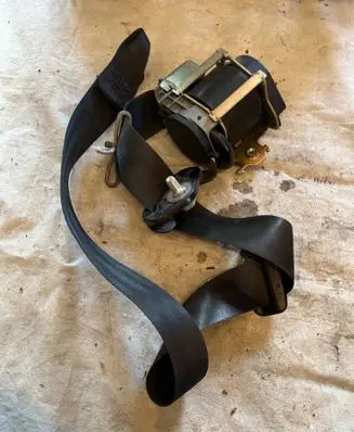 Citroen C4 I Front seatbelt B507744