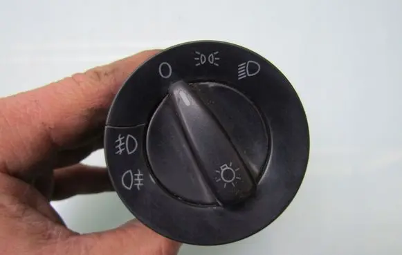 Volkswagen Golf IV Light switch 1C0941531A