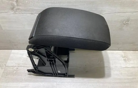 Skoda Octavia Mk3 (5E) Armrest 5E0864207