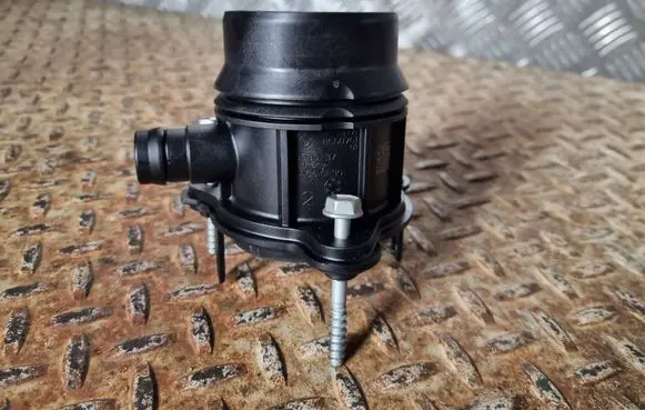 BMW 1 F40 Mass air flow meter 8650761