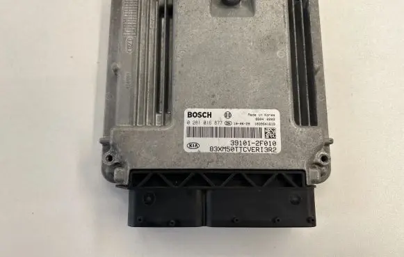 KIA Sorento Engine control unit/module 391012F010 83XM50TTCV 0281016877
