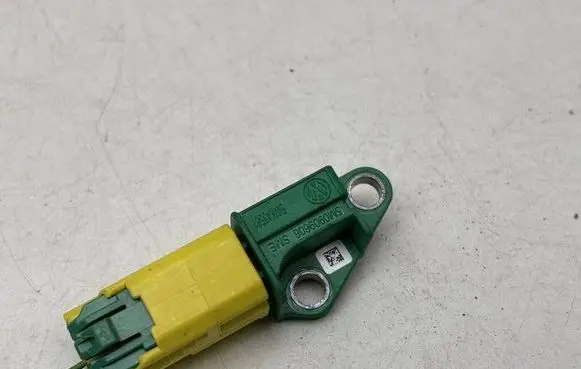 Volkswagen Golf Plus Airbag deployment crash/impact sensor 5M0909606